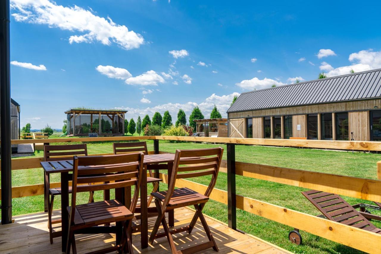 Horse Glamping Park Hotel Cirkovce Ngoại thất bức ảnh