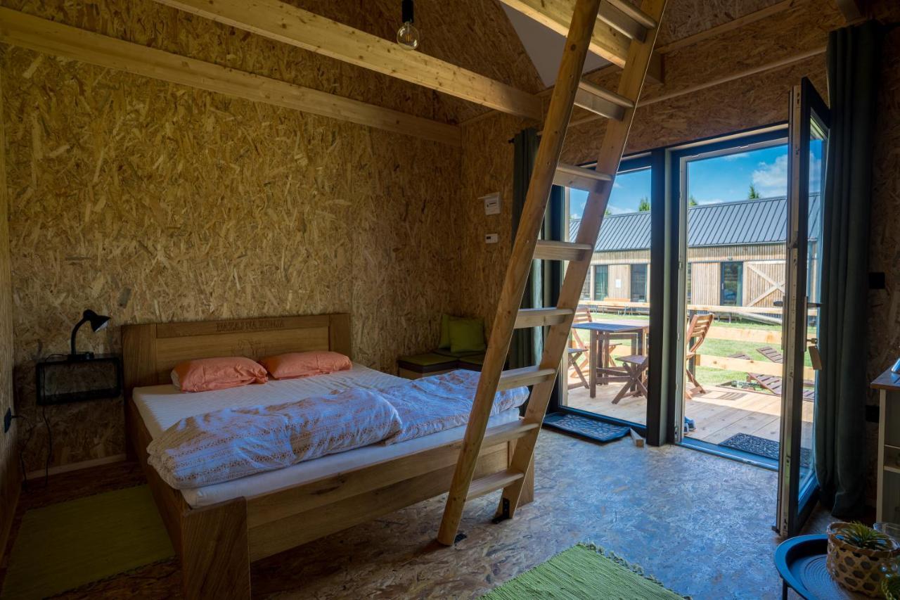 Horse Glamping Park Hotel Cirkovce Ngoại thất bức ảnh